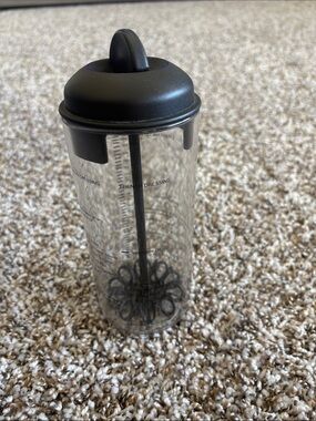 The Pampered Chef Salad dressing mixer/ maker.